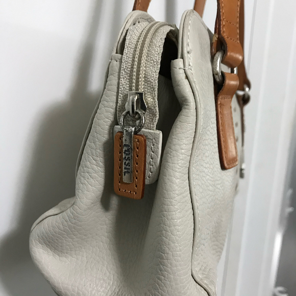 Fossil Vintage Cream with Tan Accent Leather Silver Key Purse - Picture 5 of 9